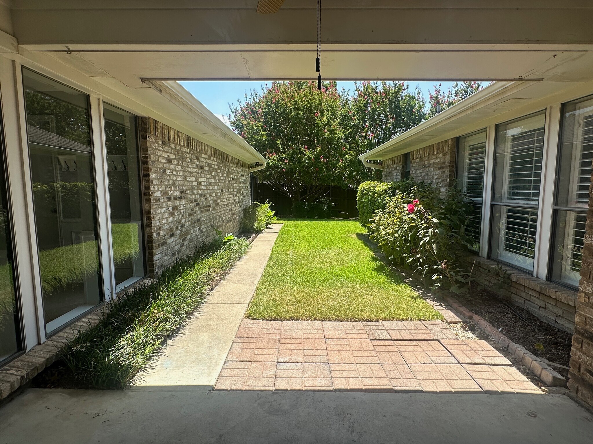 Building Photo - 7010 Claybrook Dr