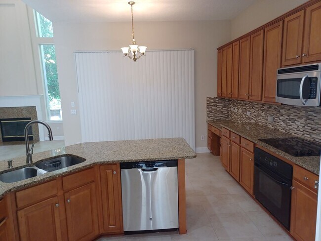 Building Photo - Gorgeous 3 BR 2 BA Lake View Rental