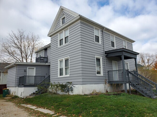 Building Photo - 206 5th St