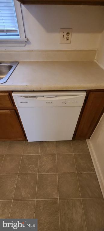 Building Photo - 319 Pendleton Dr