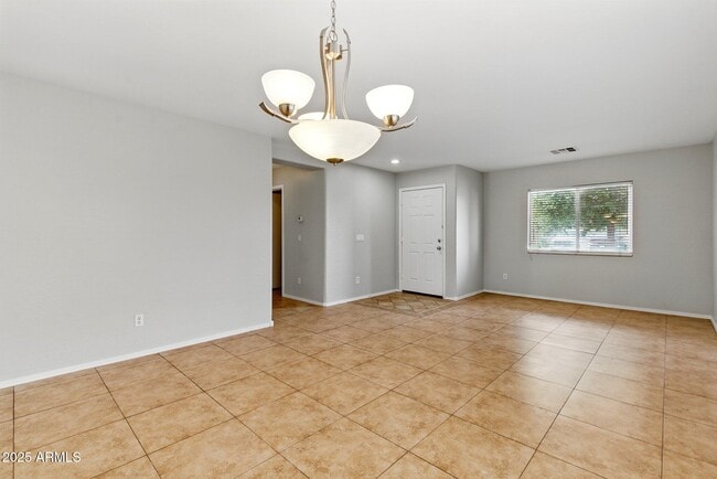 Building Photo - 11546 W Schleifer Dr
