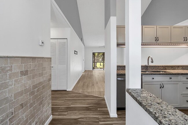 Building Photo - 416 Buttonwood Pl