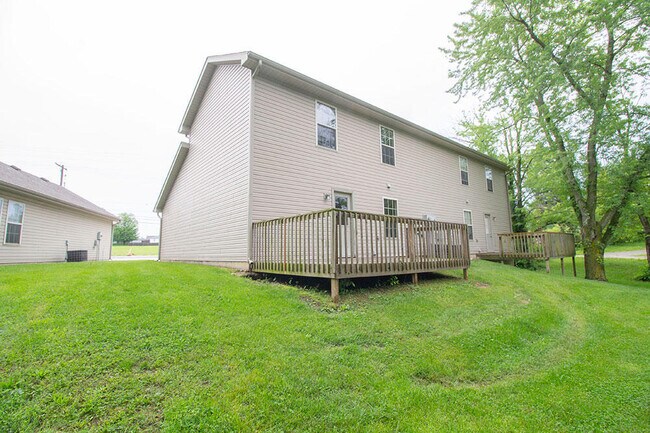 Building Photo - 2119 N Ballenger Ln