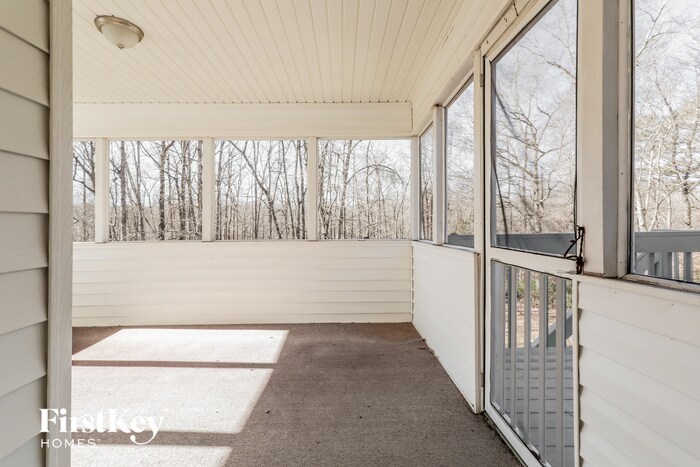 Building Photo - 715 Roland Manor Dr