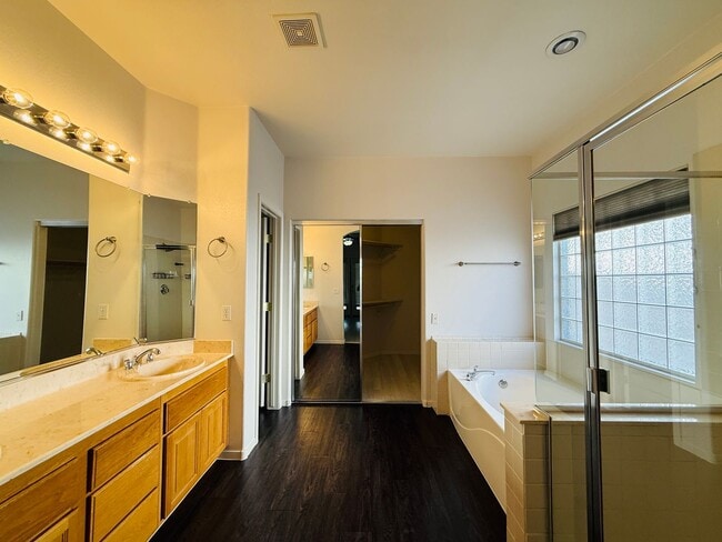 Building Photo - Stunning Gated 3 Bedroom & 2 Bath Located in Southern Highlands