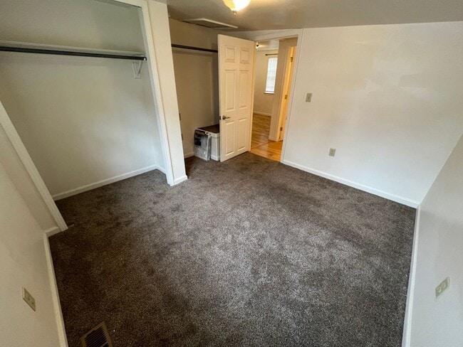 Building Photo - 1-2 Bedroom 1 Bath House with Garage, Newl...