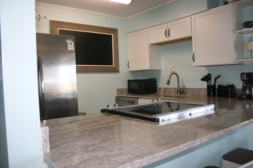 Building Photo - 4000 Gulf Terrace Dr