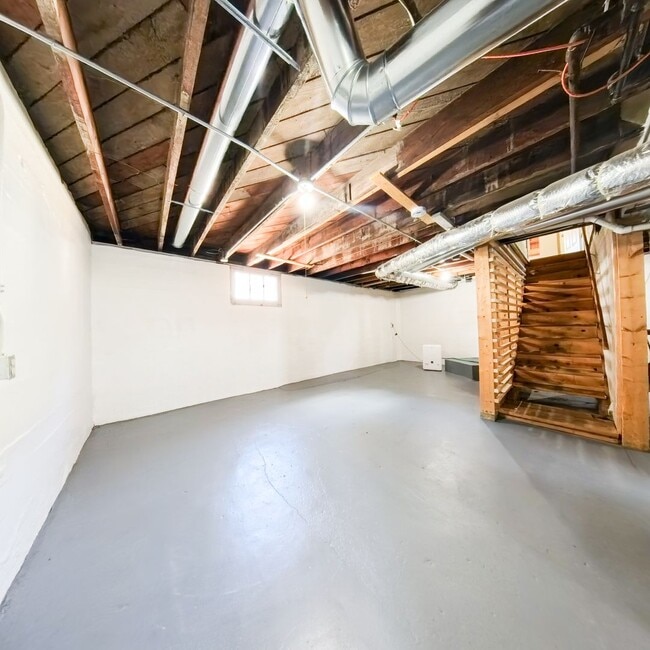 Building Photo - Newly updated 3 bedroom 2 bathroom home