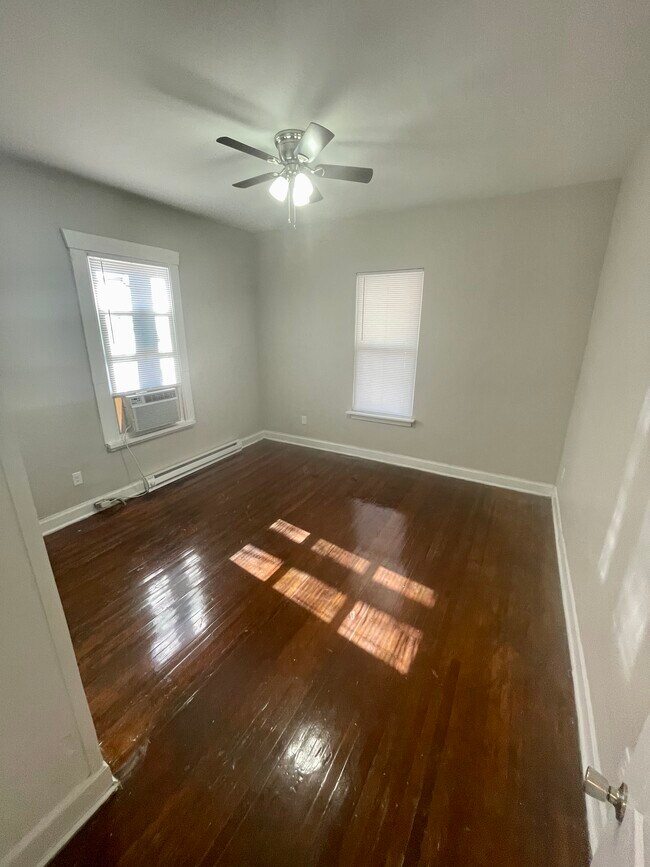 Building Photo - 119 S Pine St