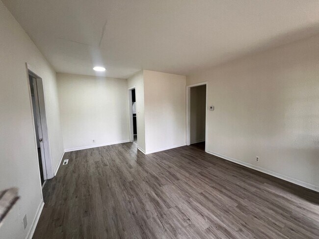 Building Photo - Charming 3 Bedroom 1 Bath For Rent Northeast Wichita, KS