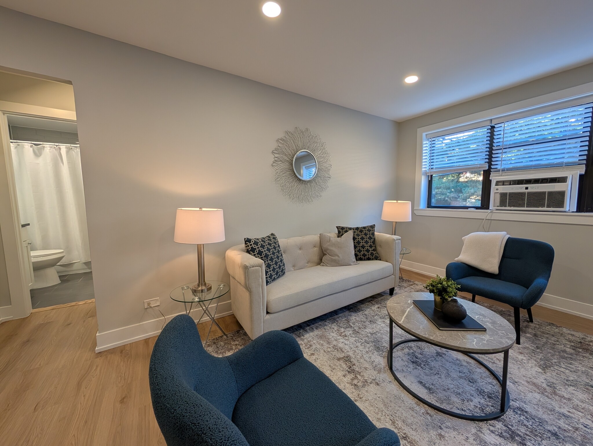 Building Photo - 540 W Aldine Ave