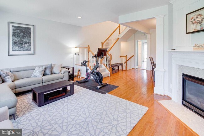 Building Photo - 14633 Weeburn Way