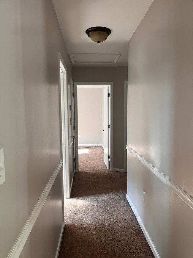 Building Photo - Spacious two bedroom in Altavista! Close t...