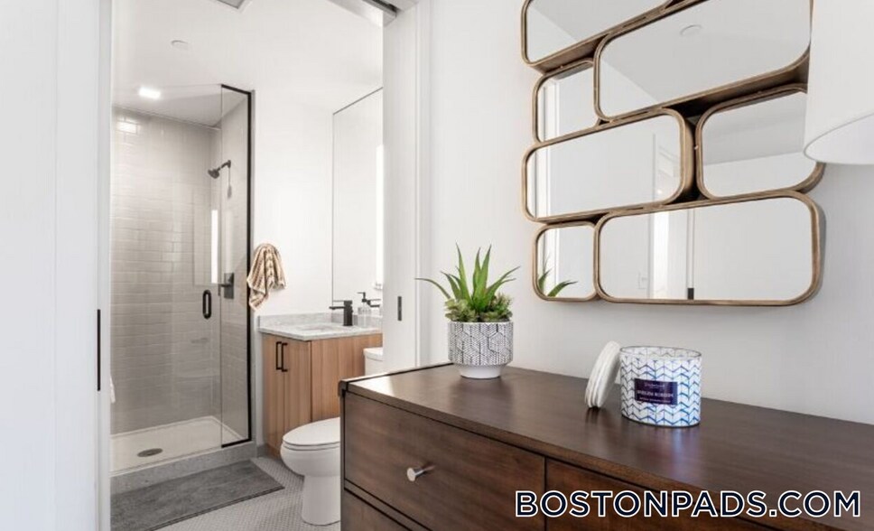 Building Photo - 83 Gardner St