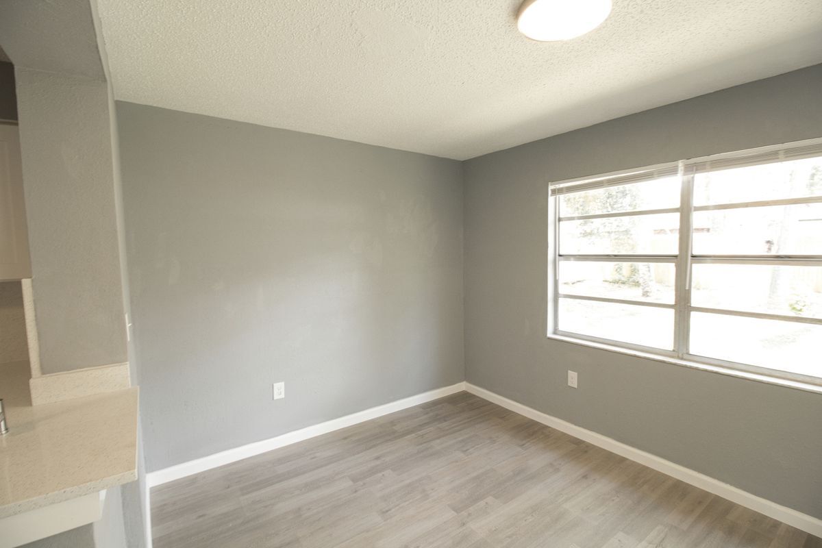 Building Photo - 7138 Oakwood Dr