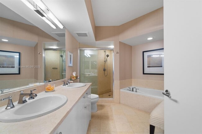 Building Photo - 20000 E Country Club Dr