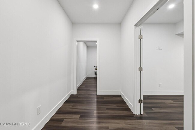 Building Photo - 2 Dogleg Ln