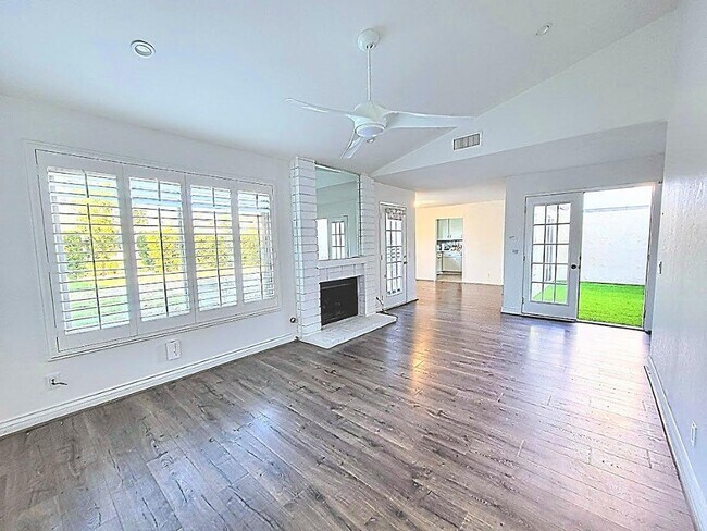 Building Photo - 28506 Barbosa