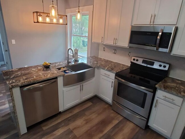 Building Photo - STAFFORD - 1 BEDROOM LOFT APARTMENT