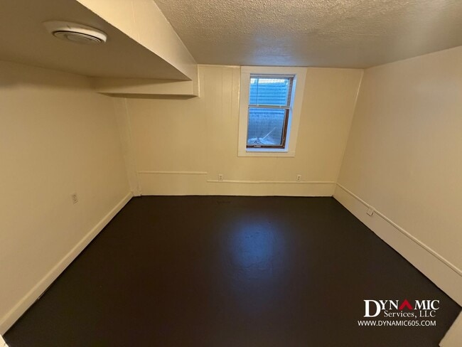 Building Photo - Updated 4+ Bedroom, 2 Bathroom House By Augustana University