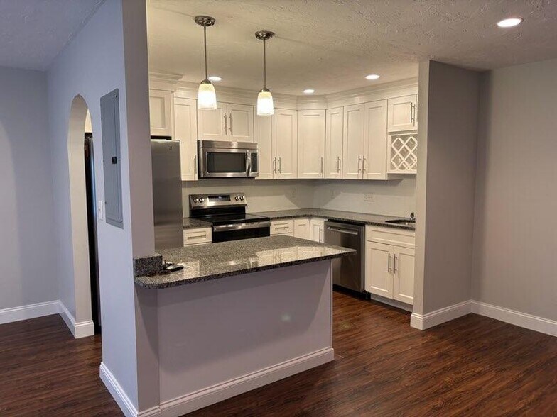 Building Photo - 500 Fellsview Ter