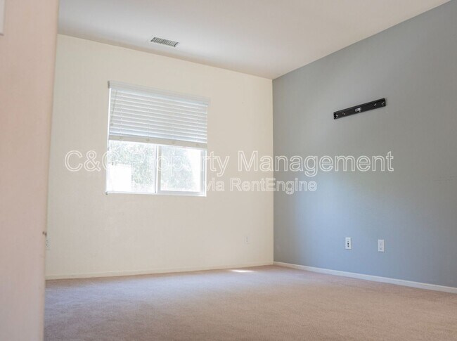 Building Photo - 4052 E Hamilton Way