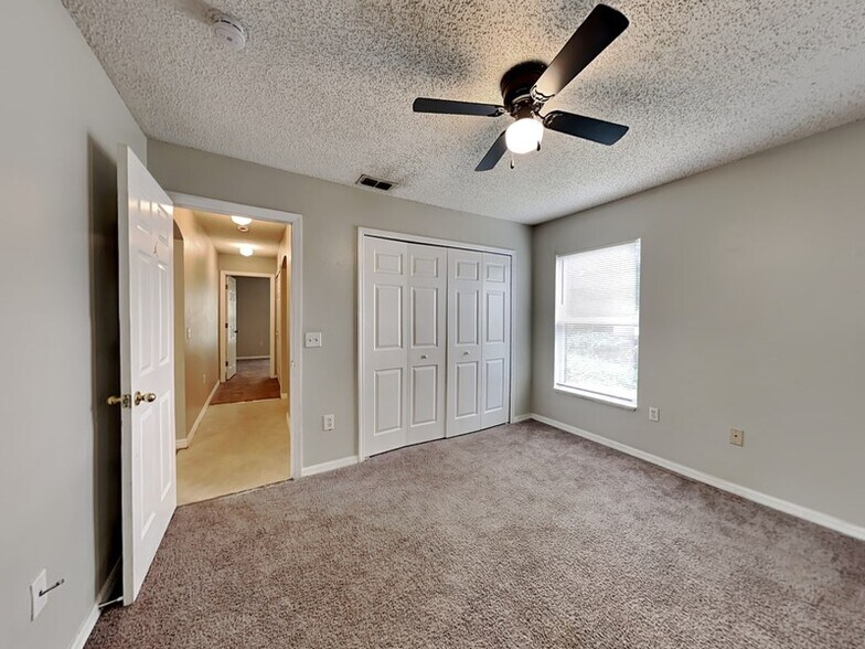 Building Photo - 3221 Utah Dr