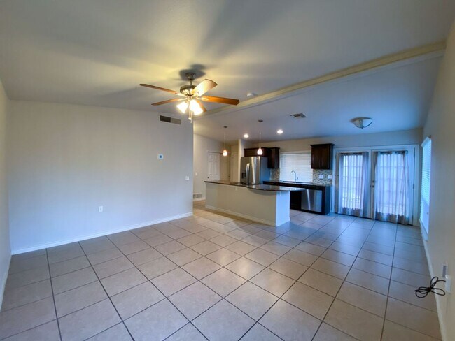 Building Photo - Adorable house on Large LOT 3 Bedroom 2 ba...