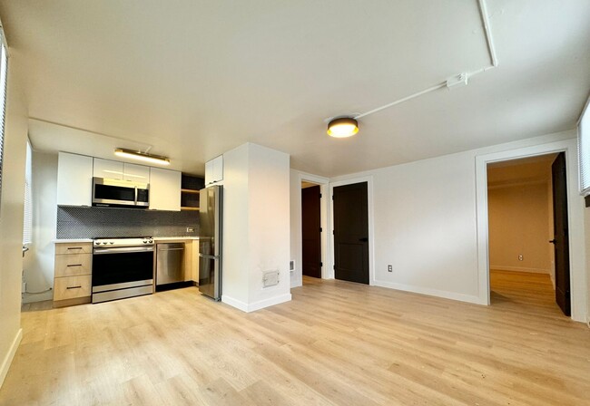 Building Photo - 1 Bd / 1 Ba Seattle Apartment