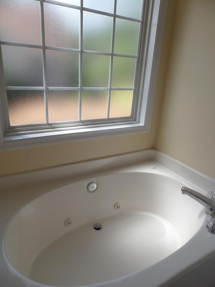 Building Photo - 10 Sawmill Rd W