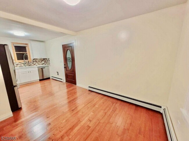 Building Photo - 15 S Lakeside Ave