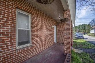 Building Photo - 912 Hotel Ave