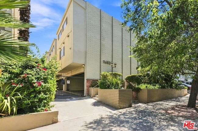 Building Photo - 11652 Chenault St