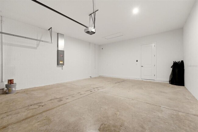 Building Photo - 7708 Moonbeam Ave