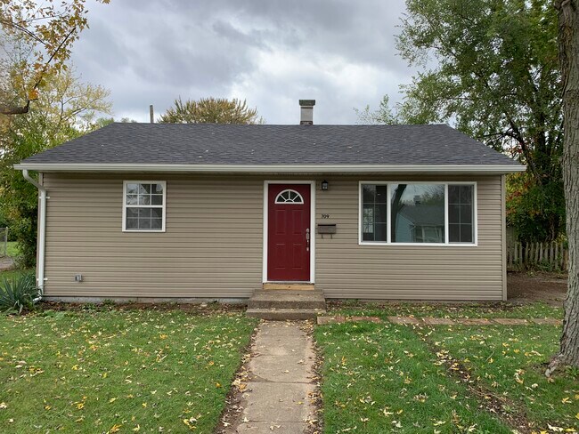 Primary Photo - 709 Flintridge Dr