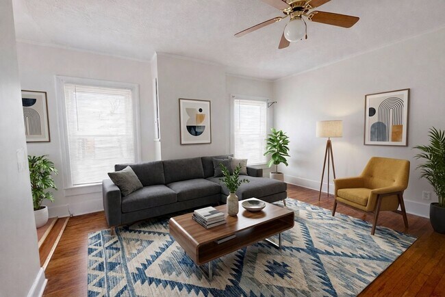 Building Photo - 218 N George St