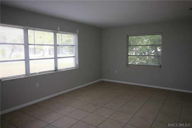 Building Photo - 13 S Washington St