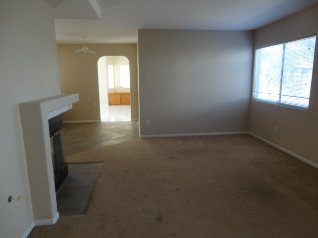 Building Photo - 3 bed/2.5 Bath Home in Oceanside!