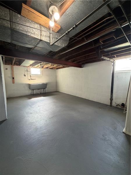 Building Photo - 306 Valley Dr
