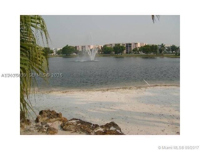 Building Photo - 9351 Fontainebleau Blvd