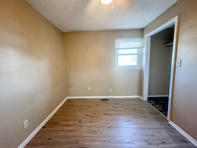Building Photo - Dishwasher Included