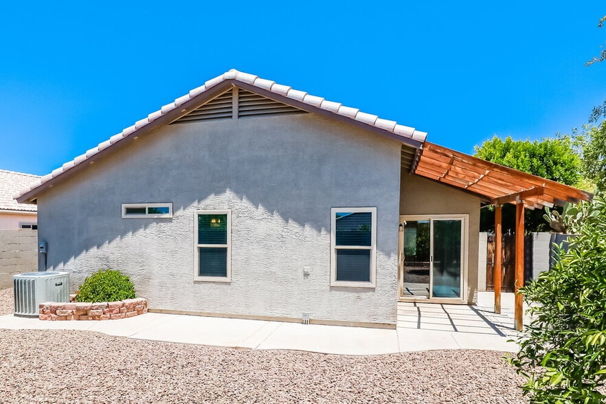 Building Photo - 15550 N Ulrich Way