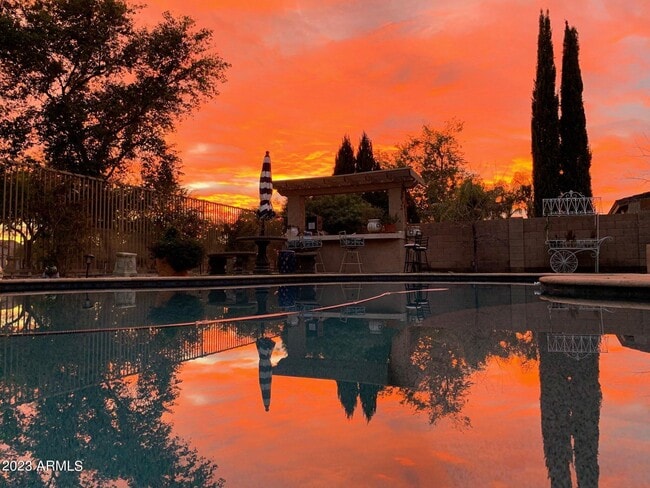 Building Photo - 295 W Goldfinch Way