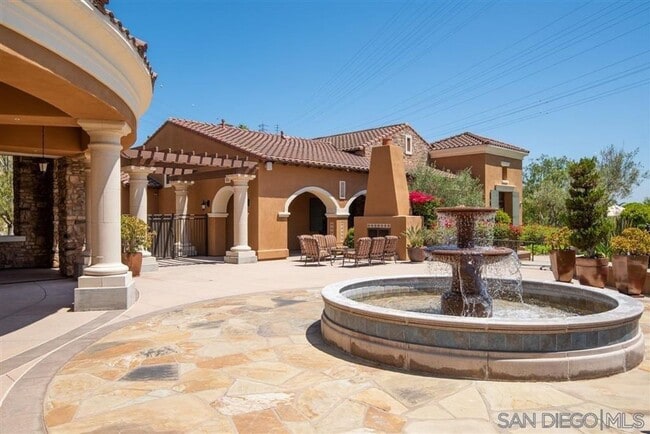 Building Photo - Beautiful townhome in Mission Valley!  Ava...