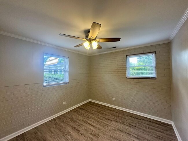 Building Photo - SEAGATE VILLAGE - Located off Greenville A...