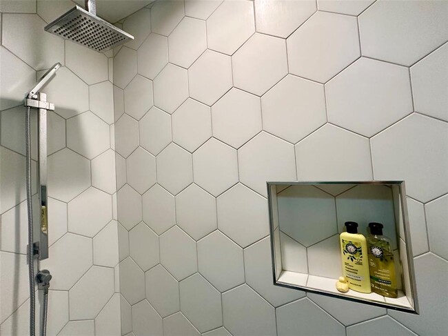 Building Photo - 2707 Ashdale Dr