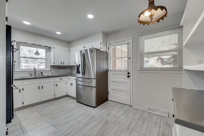 Building Photo - "Charming 3-Bedroom Home with pool in Rock Hill!"