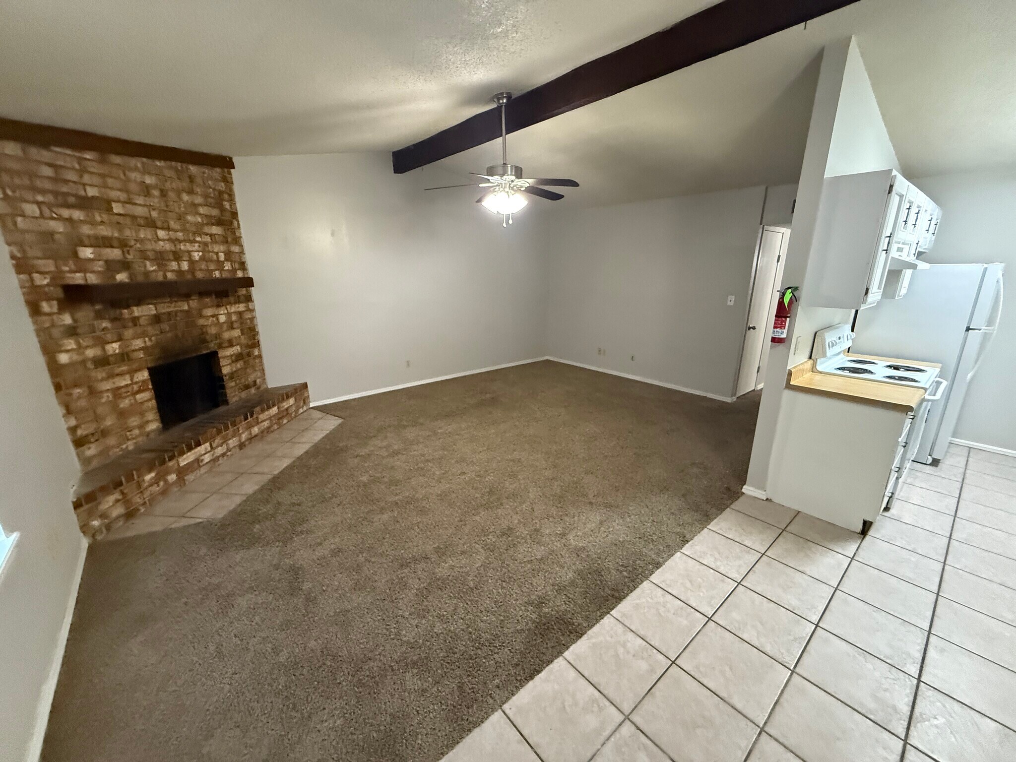 Building Photo - 828 Hardy Springs Cir