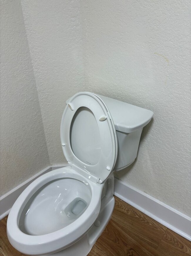 Building Photo - 4 Bedroom 3 Bath Home in Kill Devil Hills Available for Yearly Lease