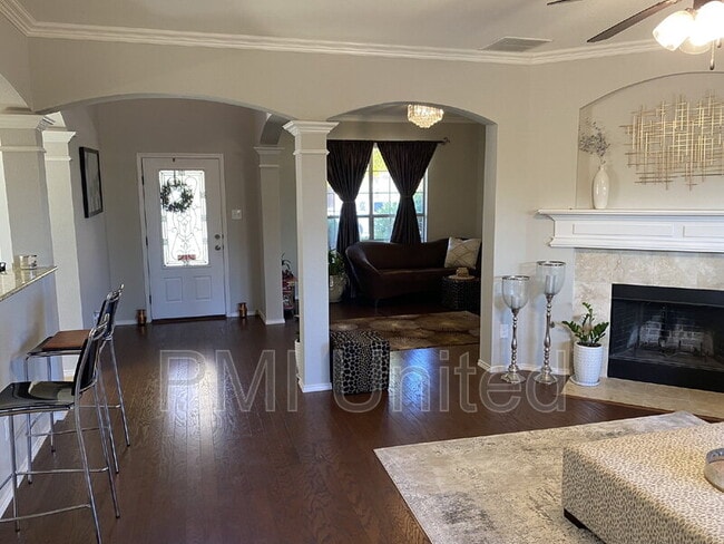 Building Photo - 15620 Gatehouse Dr
